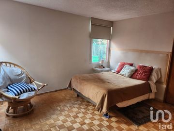 Casa en Av Toluca Residenical Camelinas 4 habitaciones 3 1/2 banos, jardin, 2 autos, seguridad