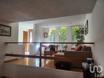 Casa en Av Toluca Residenical Camelinas 4 habitaciones 3 1/2 banos, jardin, 2 autos, seguridad