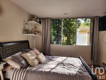 Casa en Av Toluca Residenical Camelinas 4 habitaciones 3 1/2 banos, jardin, 2 autos, seguridad