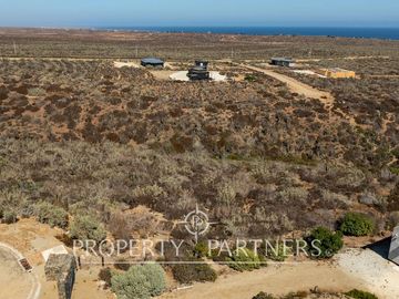 “Vive Frente al Mar en Agua Dulce: Terreno Exclusivo con Vista Inalterable en Huentelauquén”