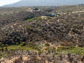 “Vive Frente al Mar en Agua Dulce: Terreno Exclusivo con Vista Inalterable en Huentelauquén”
