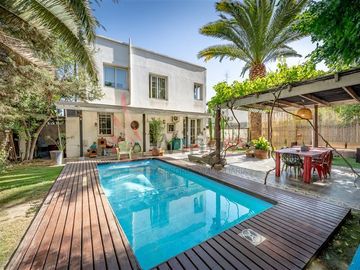 Casa en Venta en Fantástica Casa Familiar en Pasaje Residencial de Ñuñoa