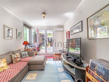 Casa en Venta en Fantástica Casa Familiar en Pasaje Residencial de Ñuñoa
