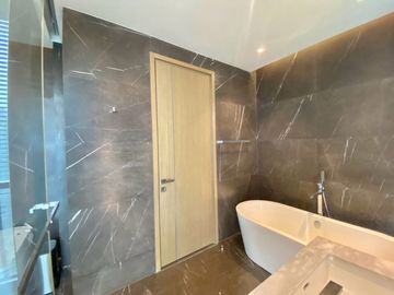 The Monument THong lo Floor 16th