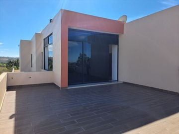 CASA EN VENTA , MUNICIPIO DE  CUAHUTEMOC , EN ESQUINA