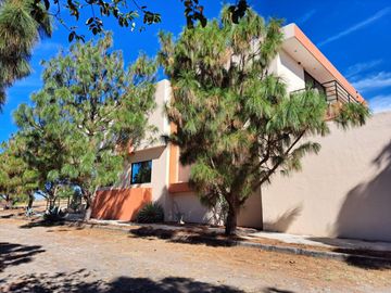 CASA EN VENTA , MUNICIPIO DE  CUAHUTEMOC , EN ESQUINA