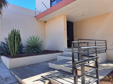 CASA EN VENTA , MUNICIPIO DE  CUAHUTEMOC , EN ESQUINA