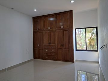 CASA EN VENTA , MUNICIPIO DE  CUAHUTEMOC , EN ESQUINA