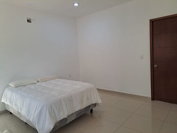 CASA EN VENTA , MUNICIPIO DE  CUAHUTEMOC , EN ESQUINA