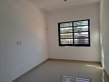 CASA EN VENTA , MUNICIPIO DE  CUAHUTEMOC , EN ESQUINA