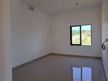 CASA EN VENTA , MUNICIPIO DE  CUAHUTEMOC , EN ESQUINA