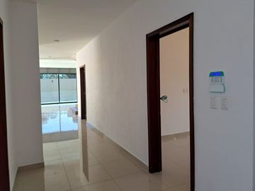CASA EN VENTA , MUNICIPIO DE  CUAHUTEMOC , EN ESQUINA
