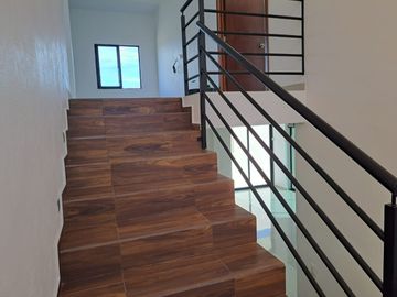CASA EN VENTA , MUNICIPIO DE  CUAHUTEMOC , EN ESQUINA