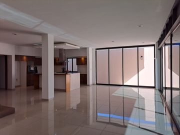 CASA EN VENTA , MUNICIPIO DE  CUAHUTEMOC , EN ESQUINA