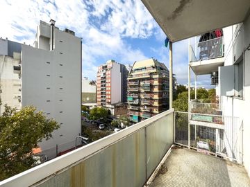 Venta departamento 2 ambientes con balcón Almagro