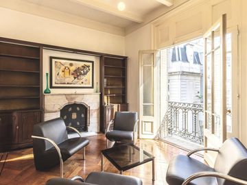 Piso 4 Ambientes con balcónes francés y baulera en Recoleta APTO CREDITO