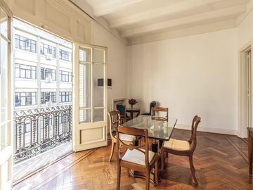 Piso 4 Ambientes con balcónes francés y baulera en Recoleta APTO CREDITO