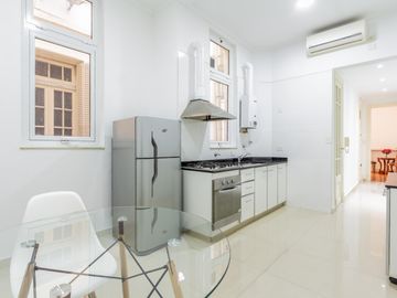 Piso 4 Ambientes con balcónes francés y baulera en Recoleta APTO CREDITO