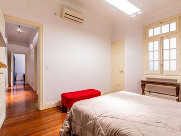 Piso 4 Ambientes con balcónes francés y baulera en Recoleta APTO CREDITO