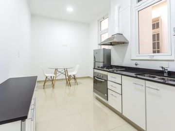 Piso 4 Ambientes con balcónes francés y baulera en Recoleta APTO CREDITO