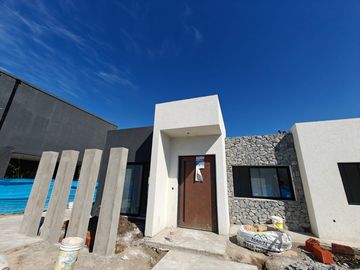 Casa con pileta en Santa Elisa Pilar del Este