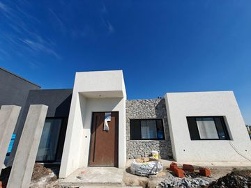 Casa con pileta en Santa Elisa Pilar del Este