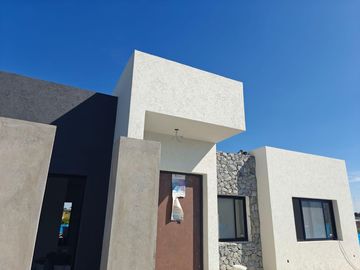 Casa con pileta en Santa Elisa Pilar del Este