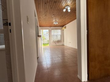 Casa Tipo PH de 3 ambientes con garage en Villa Sarmiento