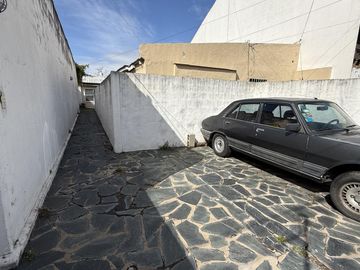 Casa Tipo PH de 3 ambientes con garage en Villa Sarmiento