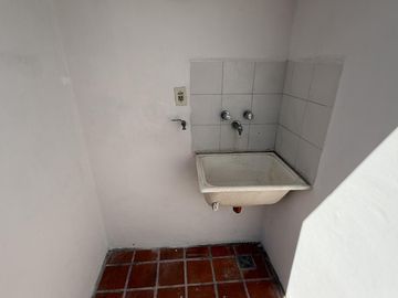 Casa Tipo PH de 3 ambientes con garage en Villa Sarmiento