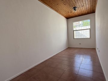 Casa Tipo PH de 3 ambientes con garage en Villa Sarmiento