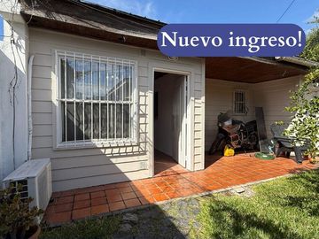 Casa Tipo PH de 3 ambientes con garage en Villa Sarmiento