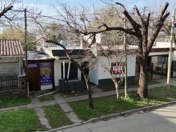 VENTA-Casa 2 dormitorios, sobre H. Yrigoyen, frente a la Plaza-Ideal emprendimiento comercial,Funes
