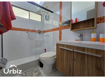 Venta de Casa de 220m² + Piscina en lote de 685m² en Verdesol, Melgar
