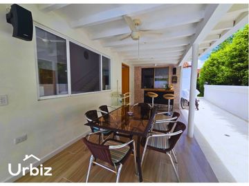 Venta de Casa de 220m² + Piscina en lote de 685m² en Verdesol, Melgar
