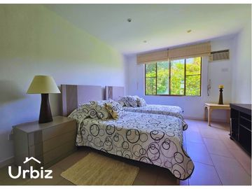 Venta de Casa de 220m² + Piscina en lote de 685m² en Verdesol, Melgar