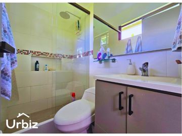 Venta de Casa de 220m² + Piscina en lote de 685m² en Verdesol, Melgar