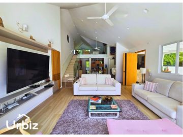 Venta de Casa de 220m² + Piscina en lote de 685m² en Verdesol, Melgar