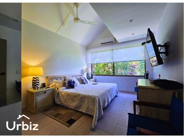 Venta de Casa de 220m² + Piscina en lote de 685m² en Verdesol, Melgar