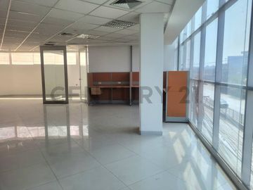 ALQUILA TU PROXIMA OFICINA ADMINISTRATIVA ( Semiamoblada) EN SANTA ANITA