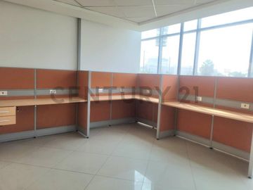 ALQUILA TU PROXIMA OFICINA ADMINISTRATIVA ( Semiamoblada) EN SANTA ANITA