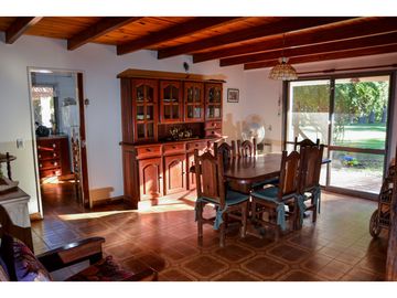 CASA QUINTA EN FUNES CON AMPLIO TERRENO (2700M2)