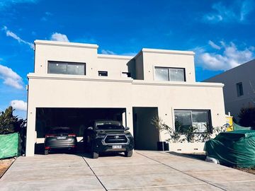 Casa al agua en Venta en Carpinchos, Nordelta