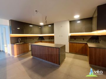 Se Vende departamento frente al Mar en Miraflores – 318 m² | 4 Dormitorios + 2 Cocheras