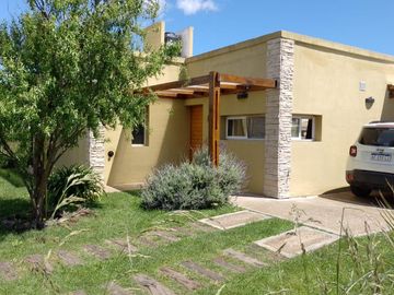 VENTA | MODERNA CASA 3 AMBIENTES | CAMET NORTE