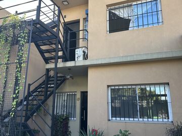 Venta PH 3 amb en Florida Oeste Terraza Propia y parrilla.