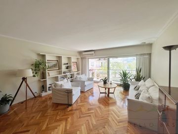 Piso Impecable Refaccionado con Cochera y Baulera en Exclusiva Zona de Recoleta