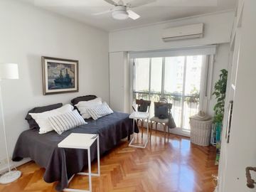 Piso Impecable Refaccionado con Cochera y Baulera en Exclusiva Zona de Recoleta
