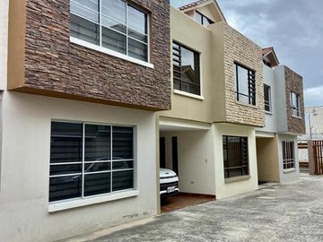 CASA EN VENTA, ORDOÑEZ LASO.ENTRADA A RIO AMARILLO