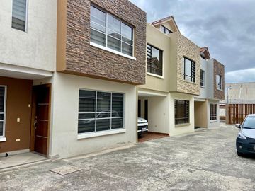 CASA EN VENTA, ORDOÑEZ LASO.ENTRADA A RIO AMARILLO